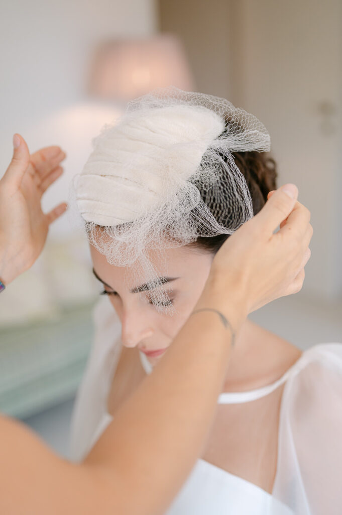 Veletta della sposa durante la preparazione del matrimonio a Villa Mosconi Bertani