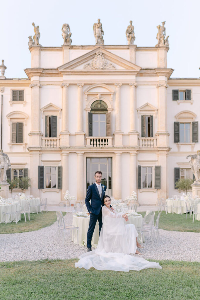 Sposi a Villa Mosconi Bertani durante un matrimonio in Valpolicella