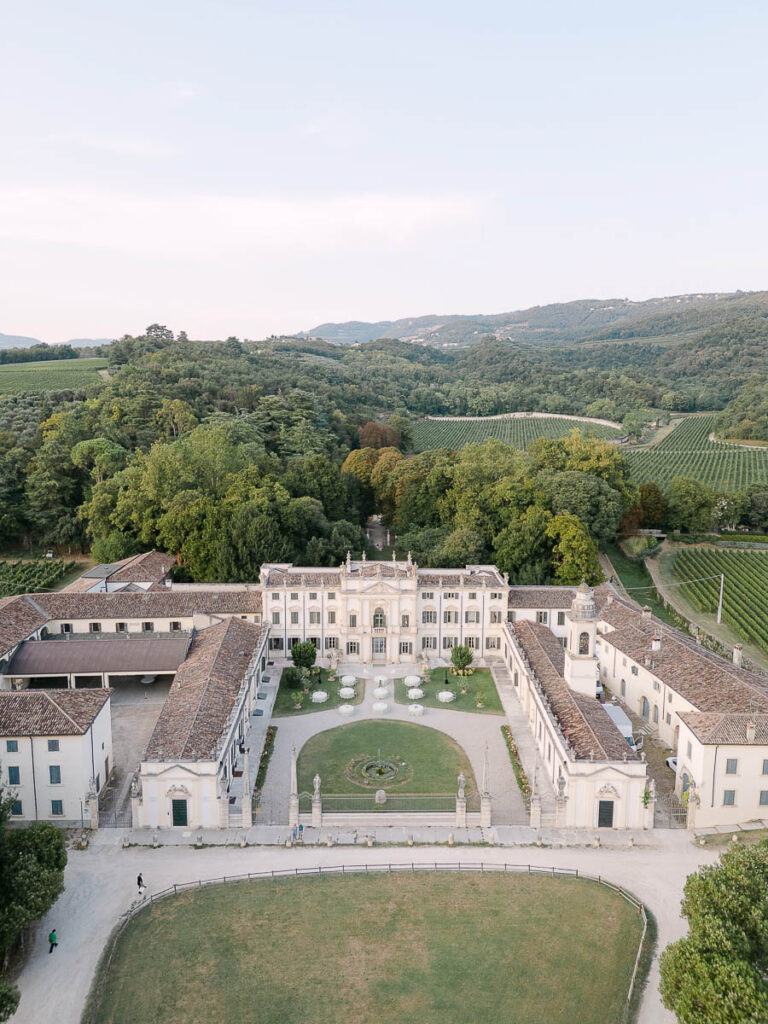 Villa Mosconi Bertani vista dall’alto durante un matrimonio in Valpolicella