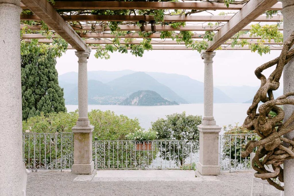 Elegant dinner setup at Villa dei Cipressi